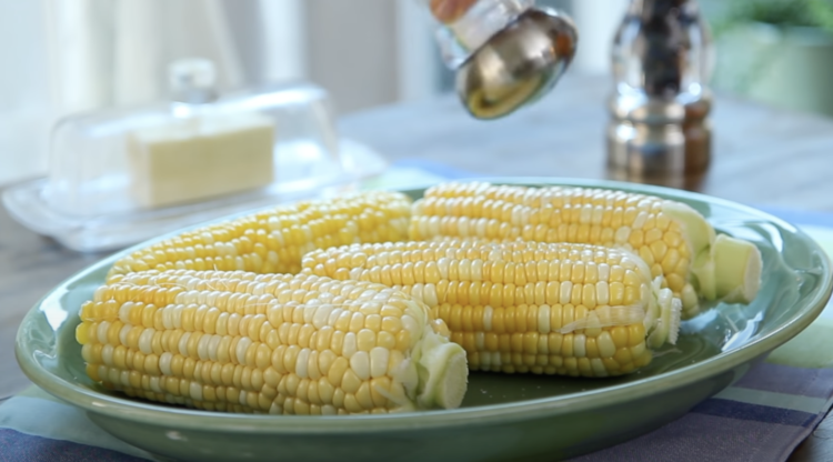 How to Microwave Corn on the Cob