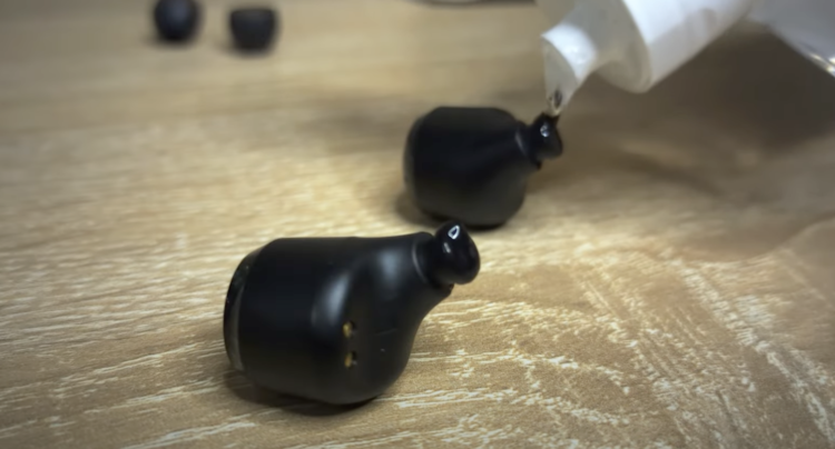 How to Fix One Earbud Louder Than the Other