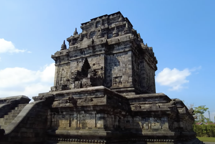 where is borobudur temple