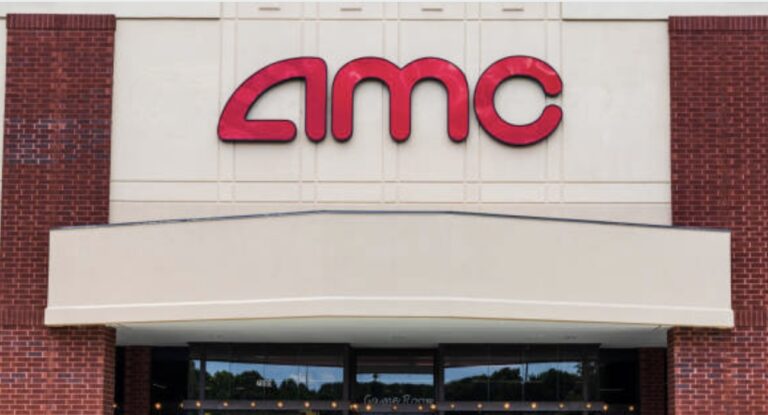 Major Theater Chains Revamp to Attract Moviegoers