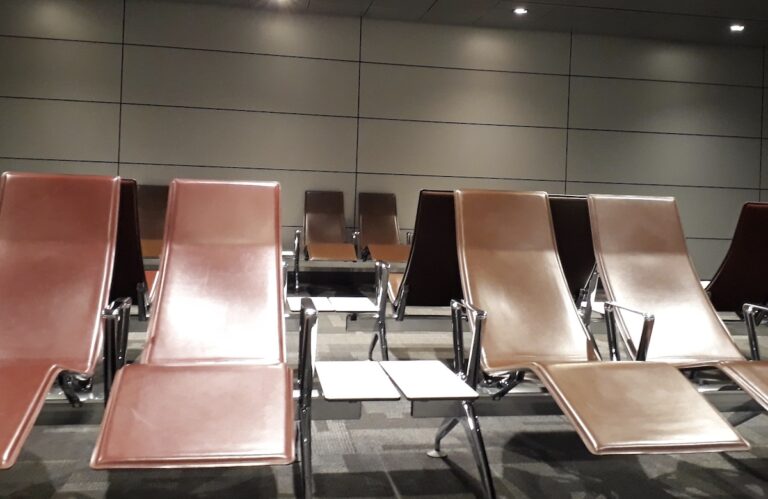 Tidur di Bandara Doha