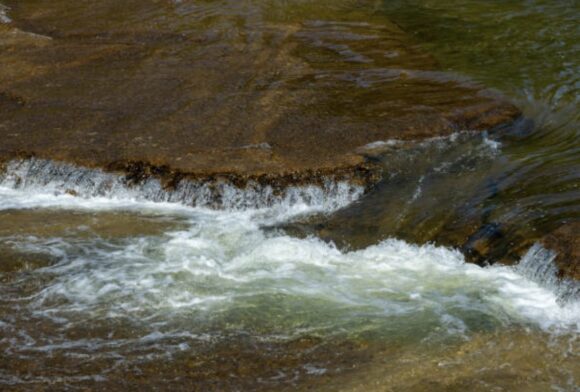 Pola Aliran Sungai pada Daerah yang Memiliki Struktur Patahan