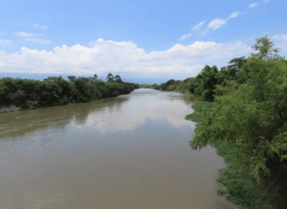 Sungai yang Dimanfaatkan sebagai Sarana Transportasi Utama di Indonesia