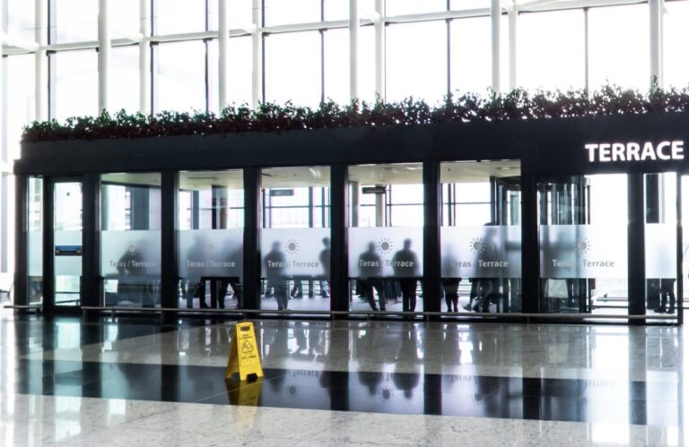 Smoking Areas at Istanbul Airport