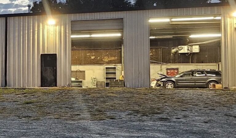 How to Make the Difficult Shift from a 9-to-5 Job to Your Dream Business