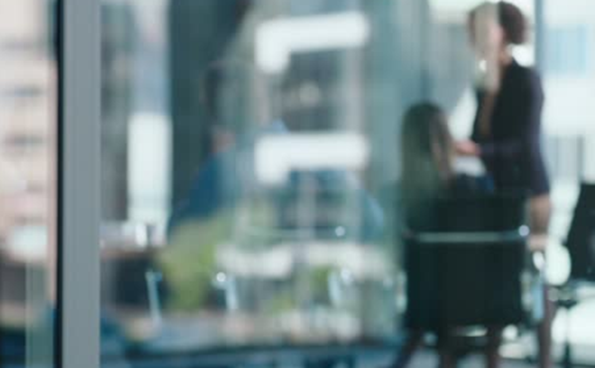 What Makes a Good Salesperson The 10 Essential Traits of Top Performers