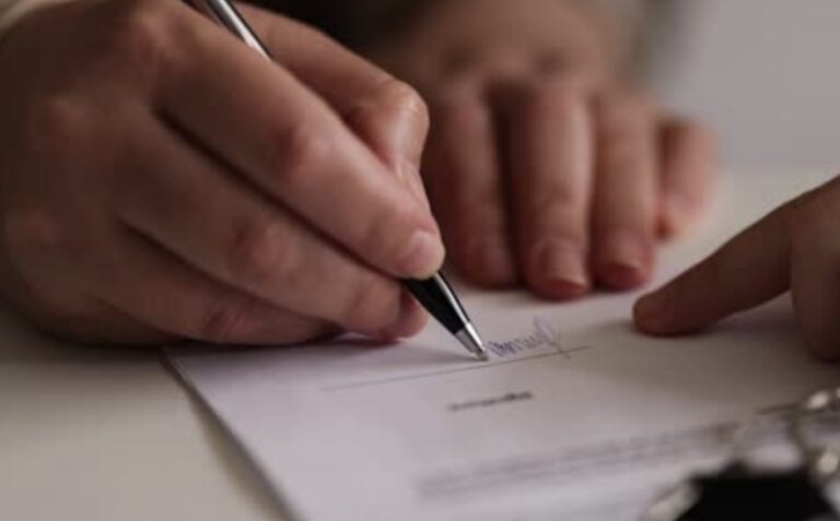 Wondering how do loan terms affect the cost of credit? This guide reveals how interest rates, repayment periods, and fees impact what you’ll actually pay—with real-world examples.