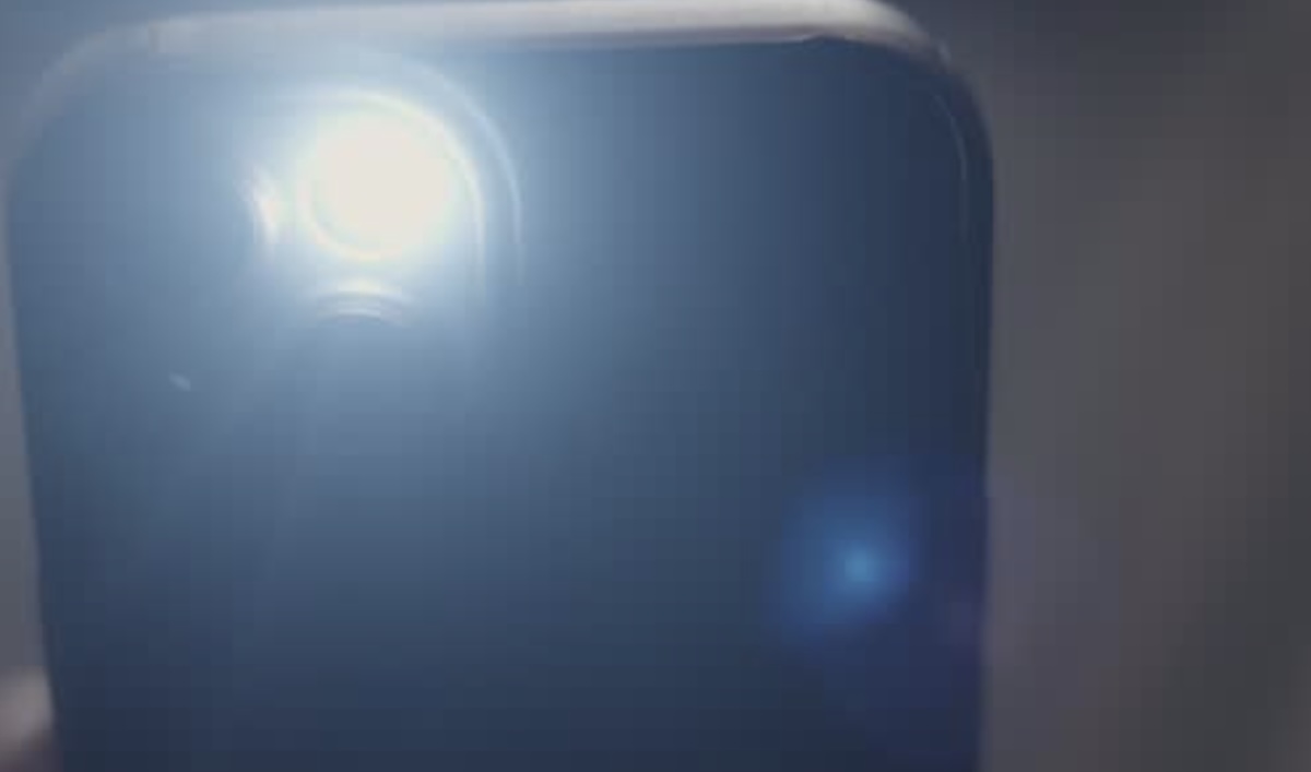 kenapa senter hp tidak menyala