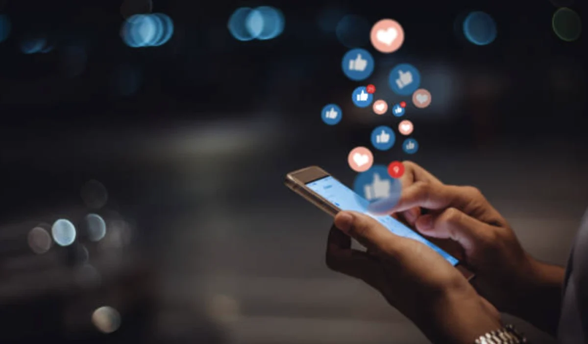 UK social media curfew 16 17 year olds